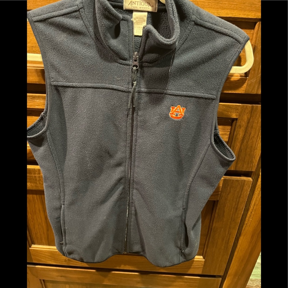 Auburn vest